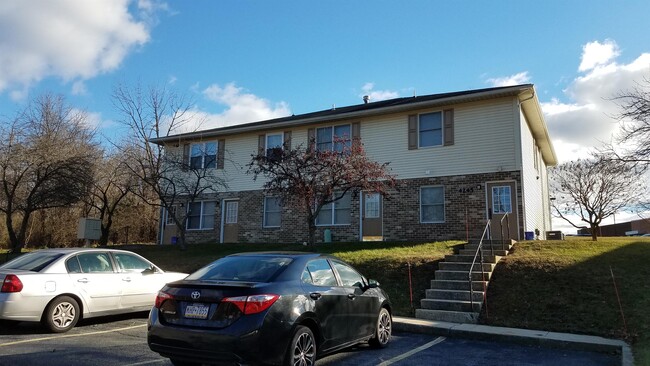 Building Photo - 4225 Sussex Dr