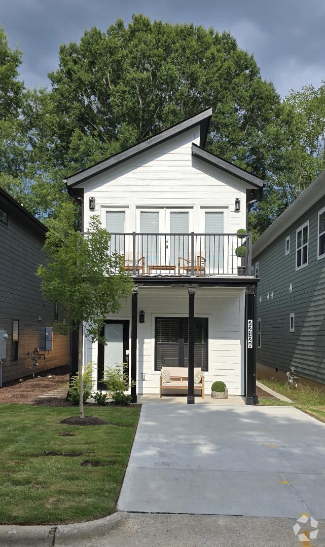 Building Photo - 2212 Edwin Ave