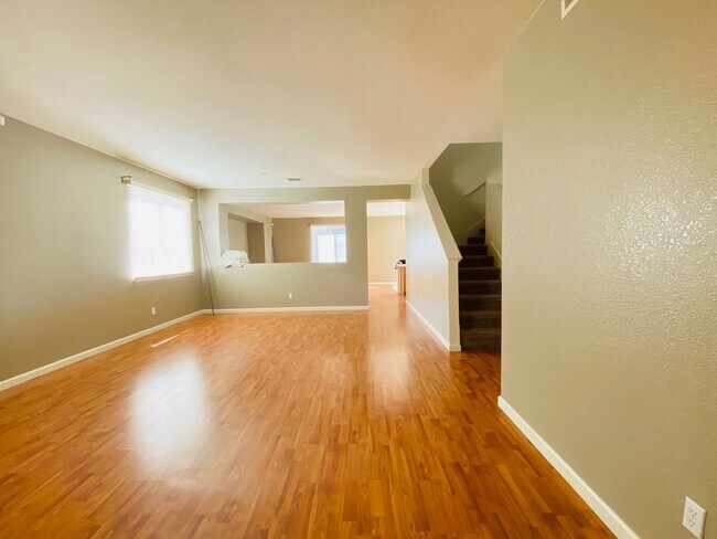 Foto del edificio - Spacious and Beautiful Home Close to a Huge Park