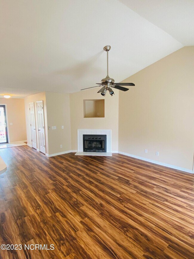 Building Photo - 2800 Mulberry Ln