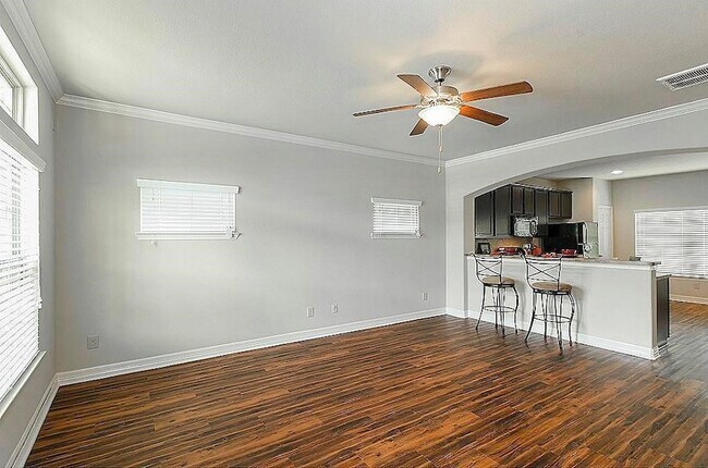 Foto del edificio - 34 Woodland Hills Dr