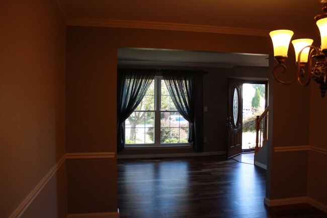 Building Photo - Woodbridge Rental