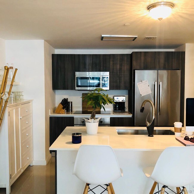 Foto del edificio - 488 NE 18th St