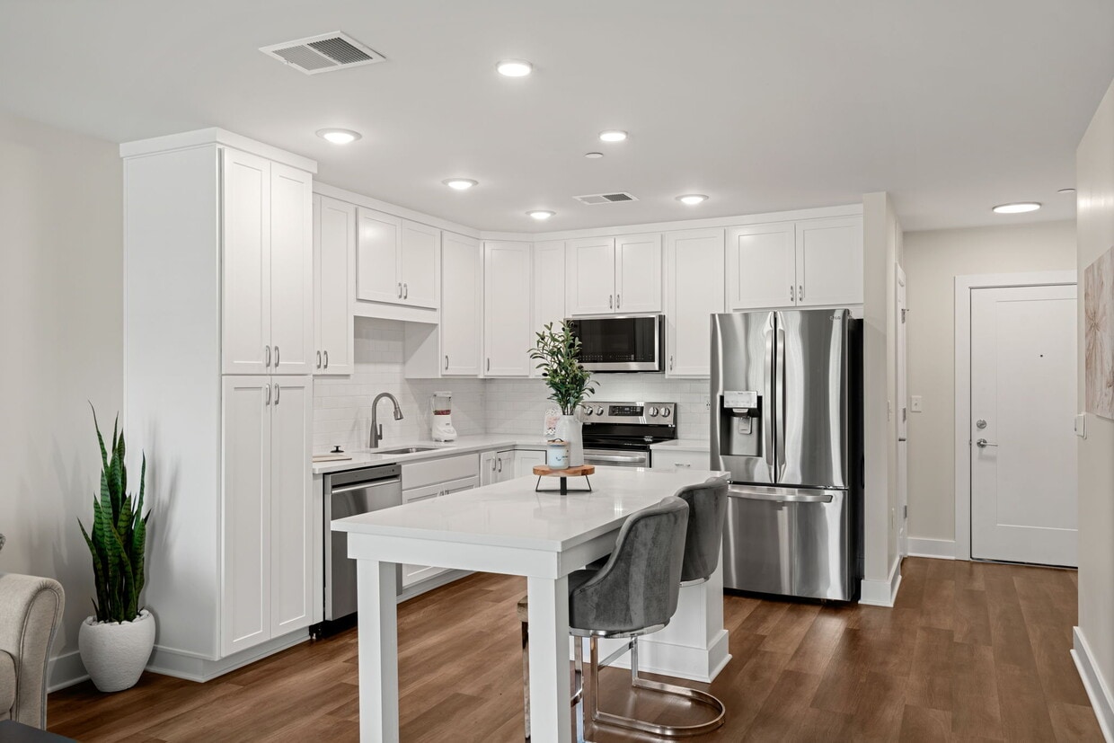 1BR, 1BA - Style 2 - Kitchen - Monroe Pointe