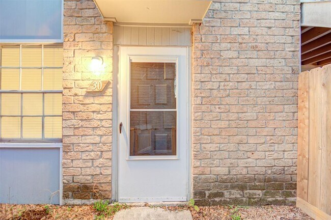 Foto del edificio - 1433 Cedar Post Ln
