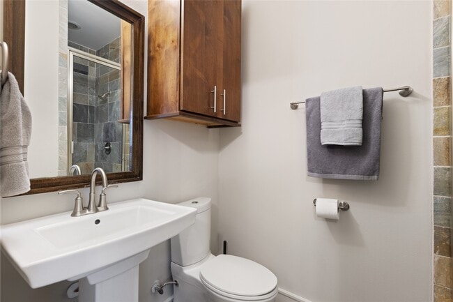 Building Photo - 318 Patterson St