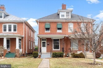 Building Photo - 1033 N Market St