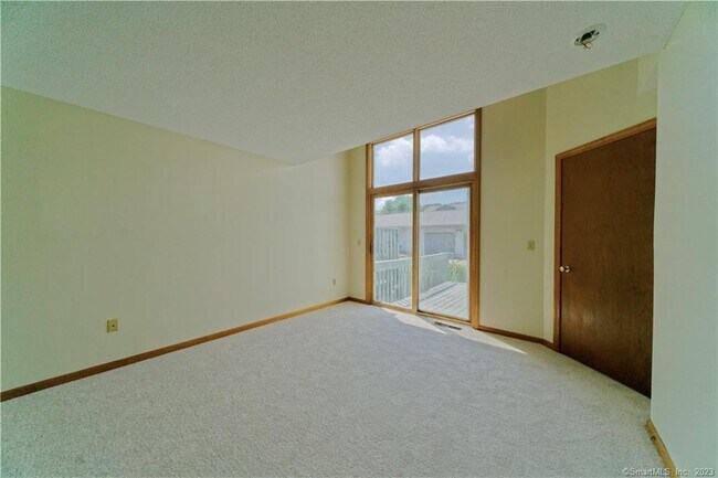 Foto del edificio - 107 Ivy Ln