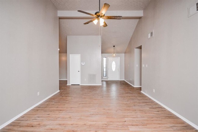 Building Photo - 2923 Laurelridge Dr