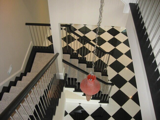 Foto del edificio - 4 Story Townhome in Greensboro NC