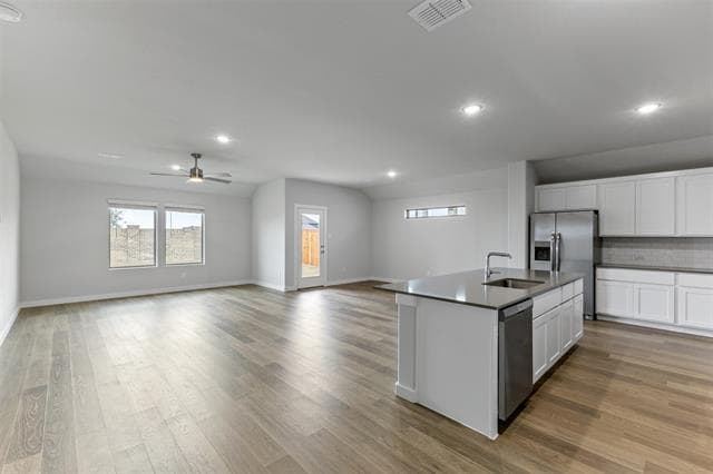 Foto del edificio - 905 Honeydew Ln