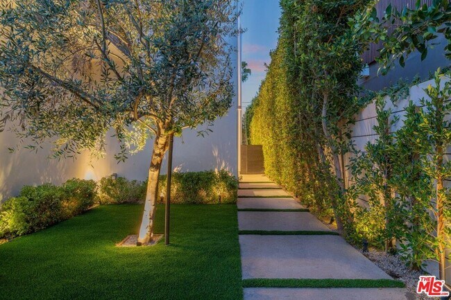 Foto del edificio - 534 N La Jolla Ave