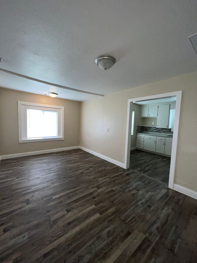 Foto del edificio - Updated Country home available Now!