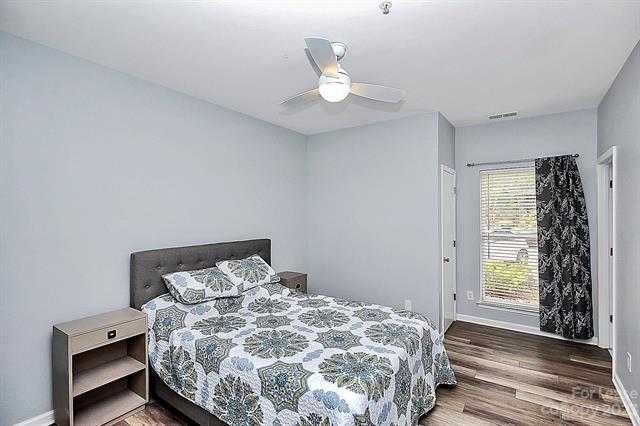 Foto del edificio - 2625 E 5th St