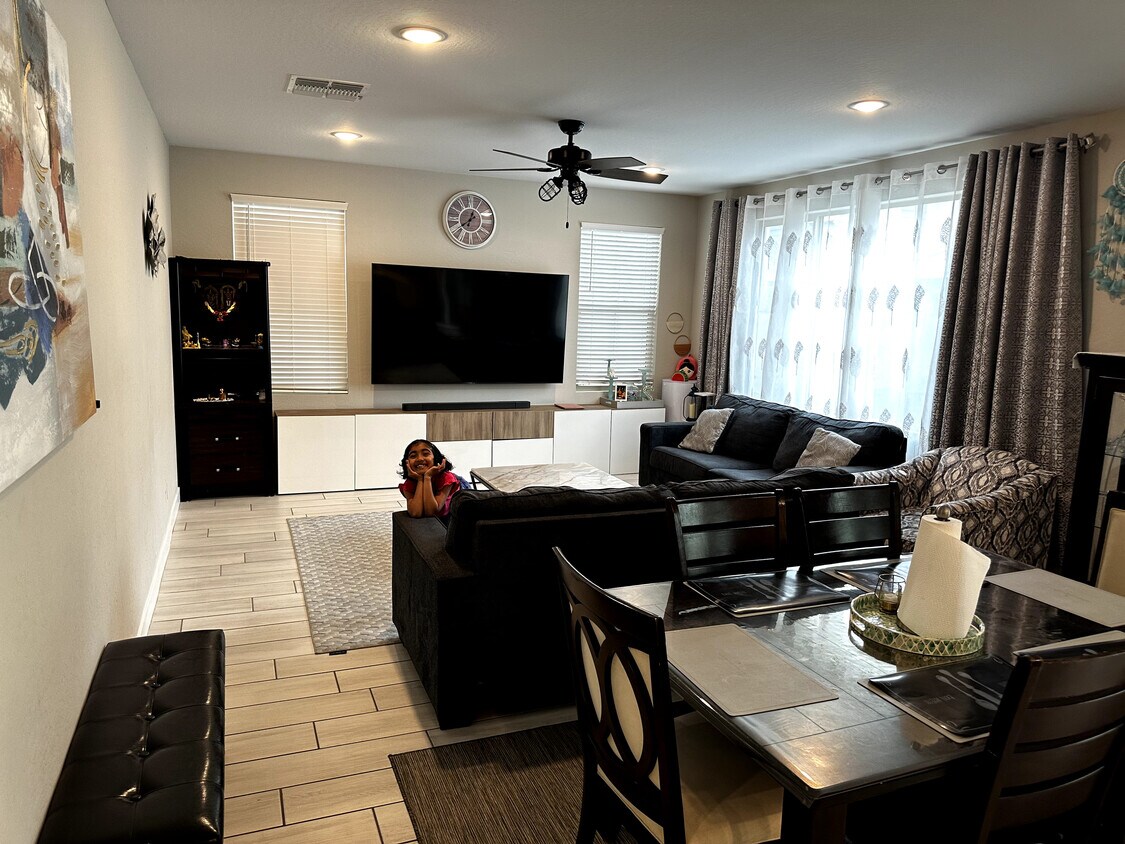 Foto principal - 1321 W Coyote Dr