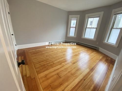 Building Photo - 4 bedroom in South Boston MA