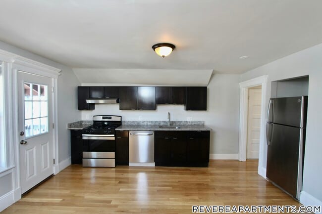 Building Photo - 508 Revere St