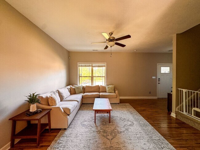 Foto del edificio - Stunning 4 Bed 2.5 Bath Raeford Home on Cul-de-sac