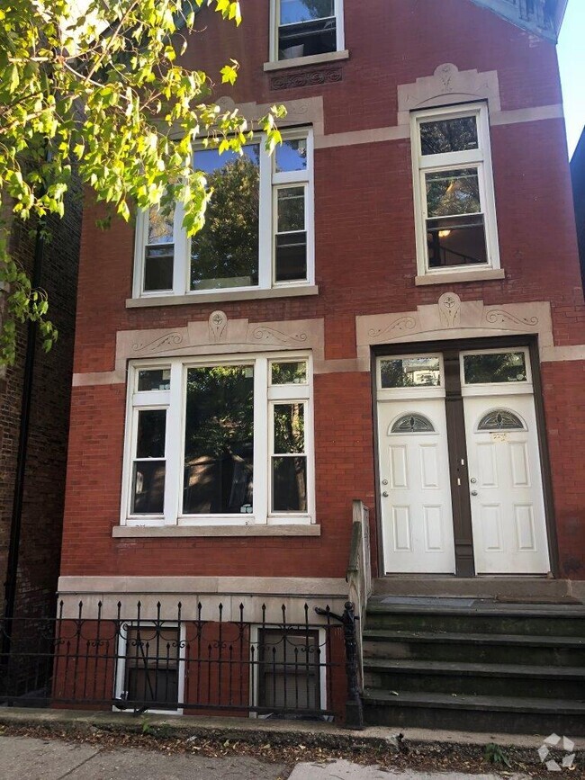 Building Photo - 2245 W Shakespeare Ave
