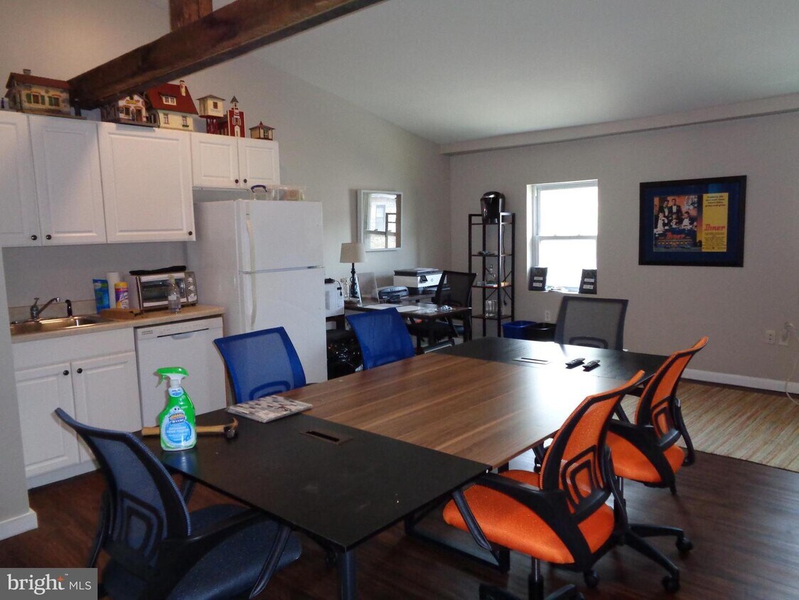 Foto principal - 4303 Main St