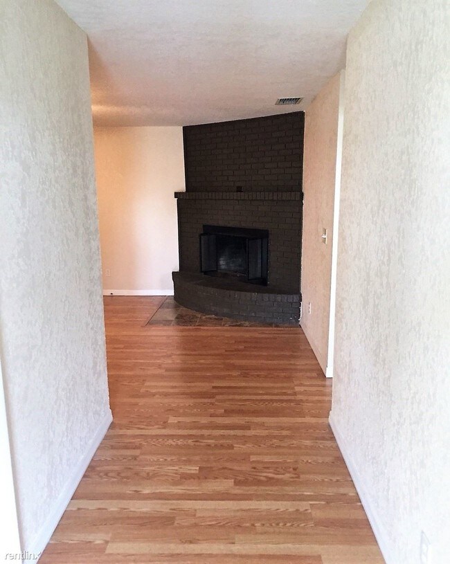 Building Photo - 4 br, 3 bath House - 1101 E Eagle Ave