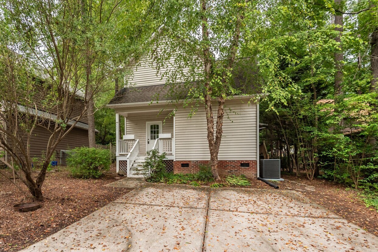 Primary Photo - Charming 3 bedroom home just minutes from ...