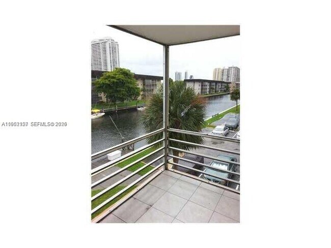 Foto del edificio - 3551 NE 169th St