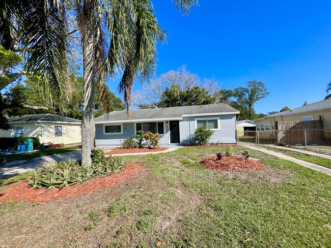 Building Photo - 1477 S Prescott Ave