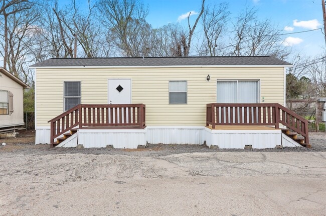 Building Photo - 5015 39th St E