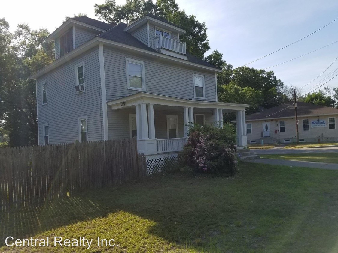 Primary Photo - 4 br, 1.5 bath House - 24 Derry Road