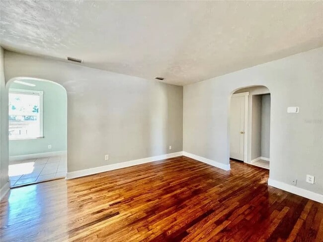 Building Photo - 3110 10th Ave N