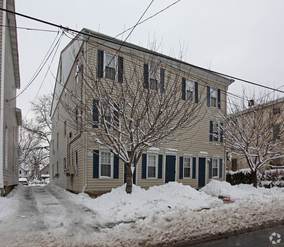 Building Photo - 244-246 W Main St