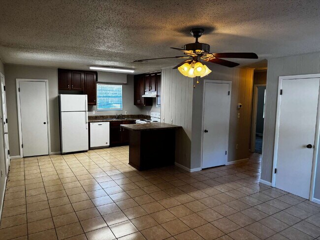 Foto del edificio - "Charming 2-Bedroom Retreat in Destin – Co...