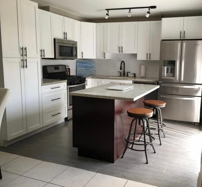 Foto del edificio - 3359 Gardens East Dr