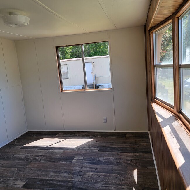 Foto del edificio - 8582 Rye Patch Rd