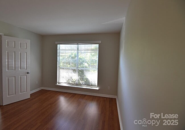Foto del edificio - 8220 Golf Ridge Dr