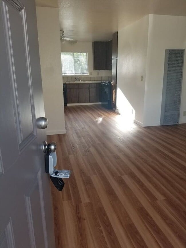 Foto del edificio - 18754 Eisenhower St