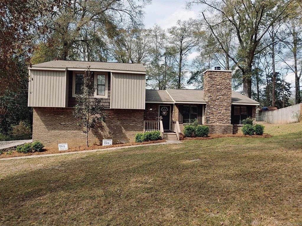 Primary Photo - 3 bedroom 2 bathrooms single family home l...