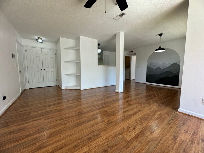 Foto del edificio - 2BR 2BA Condo beside Greenway