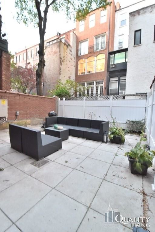 Primary Photo - 11 W 70th St
