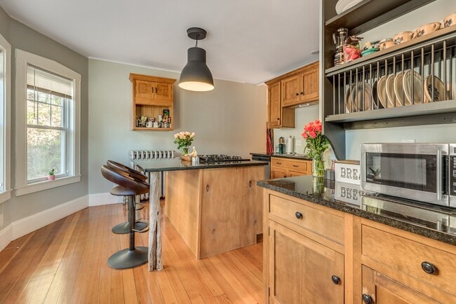 Building Photo - 106 Rockland St