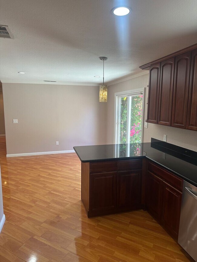 Building Photo - 2615 Camloop Dr