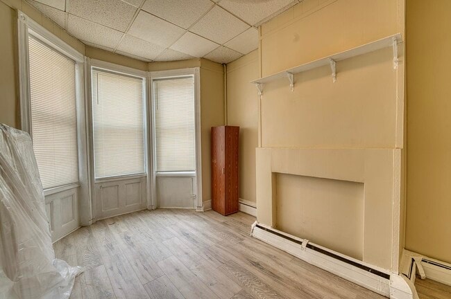 Building Photo - 37 Poplar St