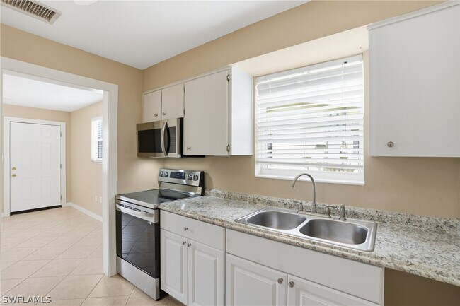 Foto del edificio - 530 92nd Ave N