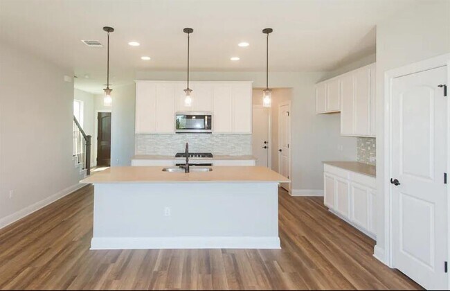 Foto del edificio - 13901 Ilex Dr