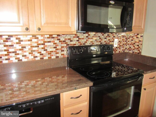 Foto del edificio - 1701 N Troy St