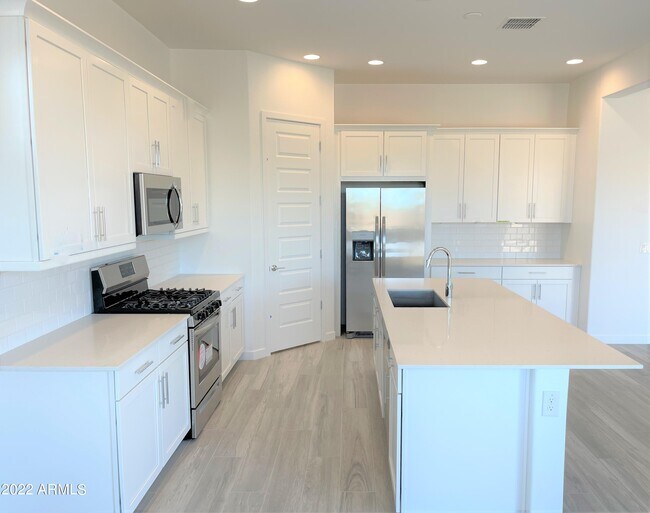 Building Photo - 4018 W la Mirada Dr