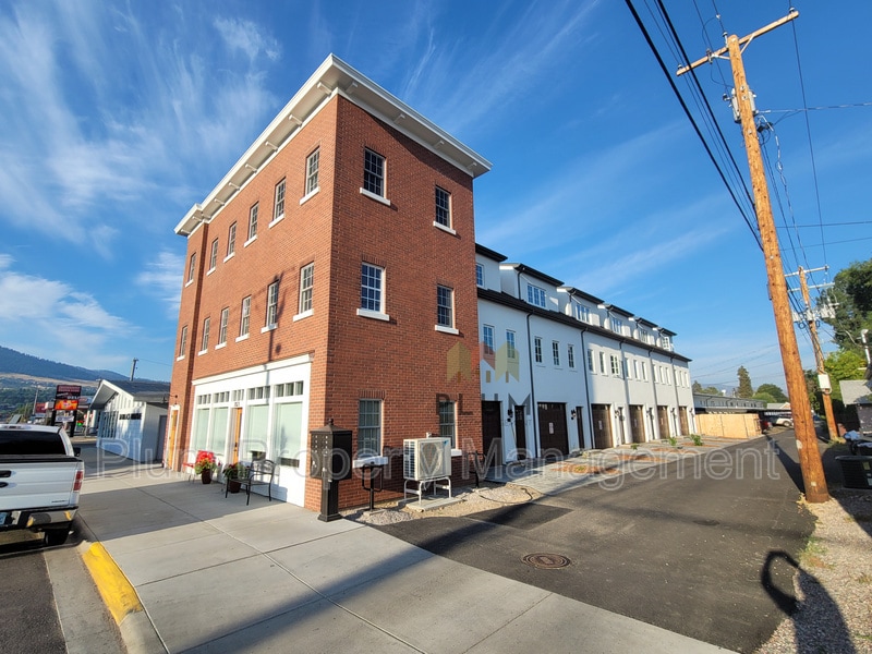 2023 S Higgins Ave Unit E, Missoula, MT 59801 Condo for Rent in