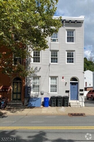 Building Photo - 38 N Main St
