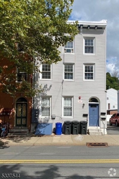 Building Photo - 38 N Main St